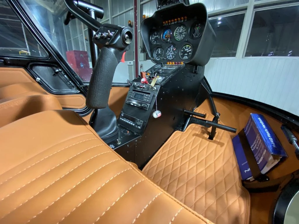 Sitzpolster und Fußraum im Cockpit